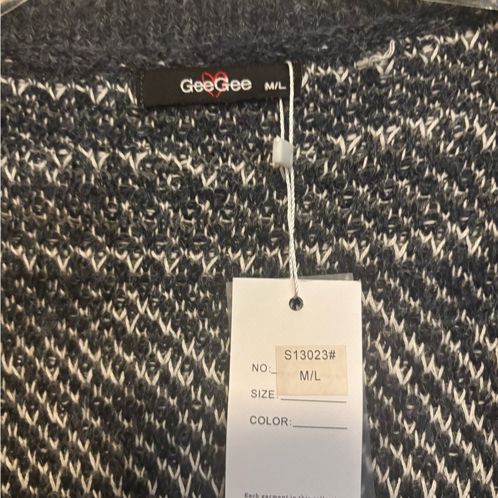 Nwt GeeGee long sweater size m/l - Picture 4 of 5